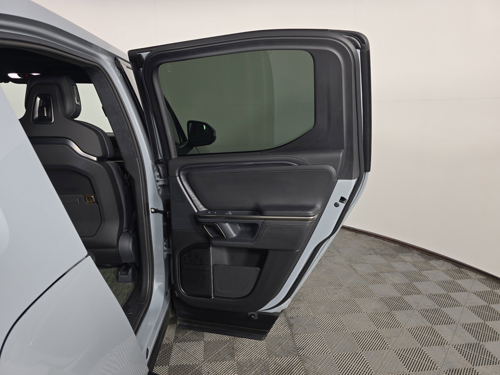 Used 2023 Rivian R1T Adventure AWD/4WD image 20