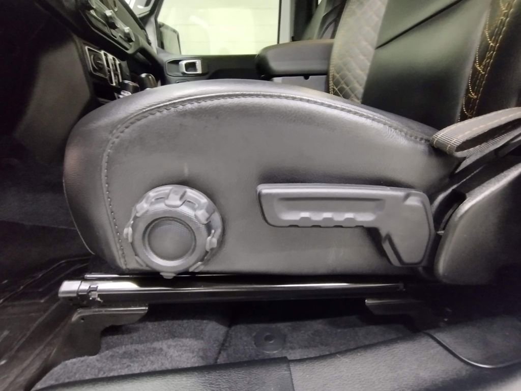 Used 2020 Jeep Wrangler Unlimited Sahara image 30