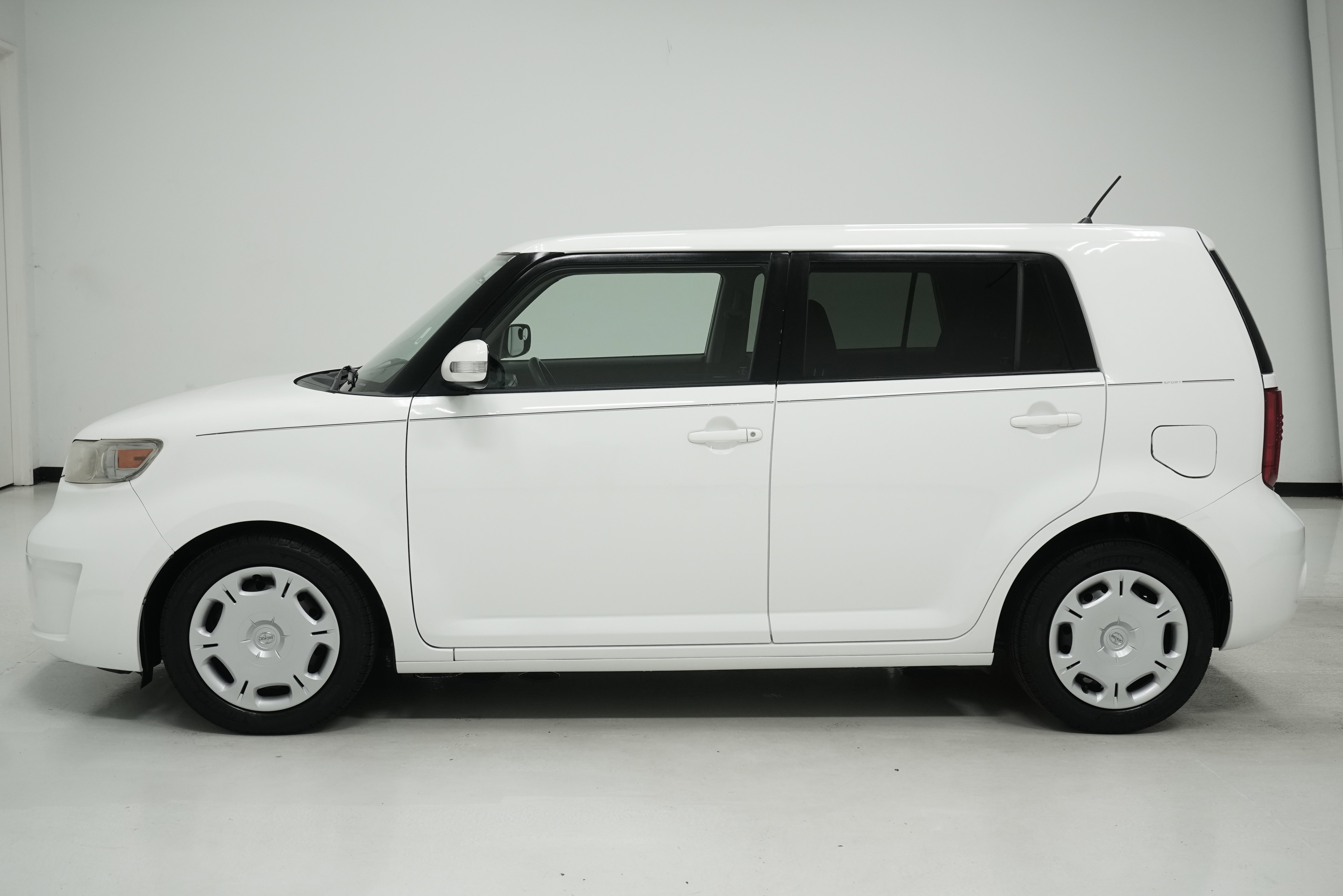 Used 2008 Scion xB image 7