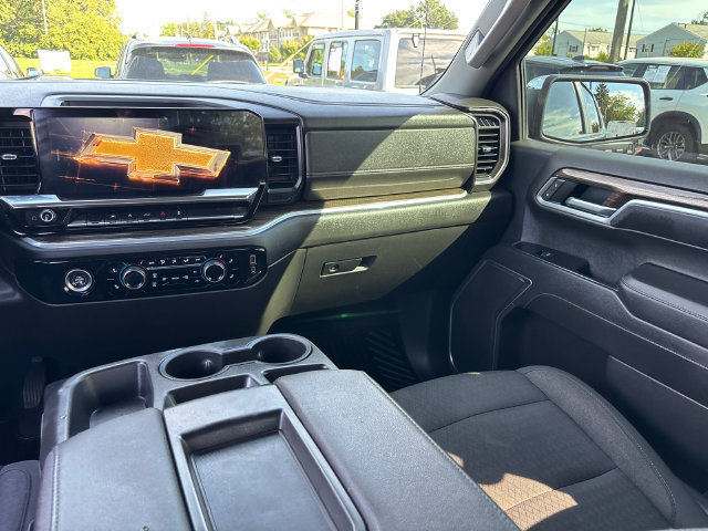Used 2022 Chevrolet Silverado 1500 LT AWD/4WD image 12