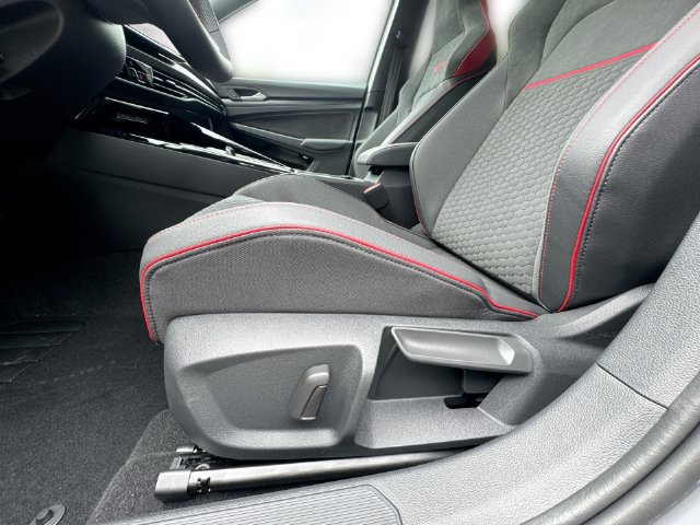 New 2026 Volkswagen GTI SE FWD image 14