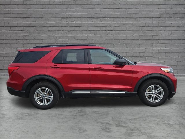 Used 2023 Ford Explorer XLT w/ Equipment Group 202A AWD/4WD image 14