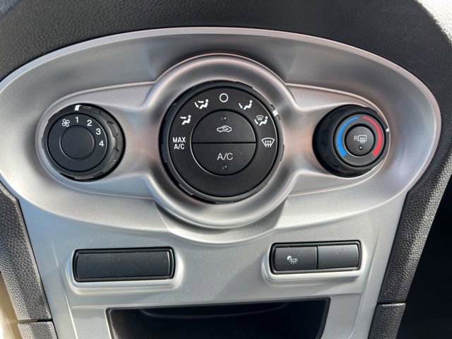Used 2017 Ford Fiesta SE image 19