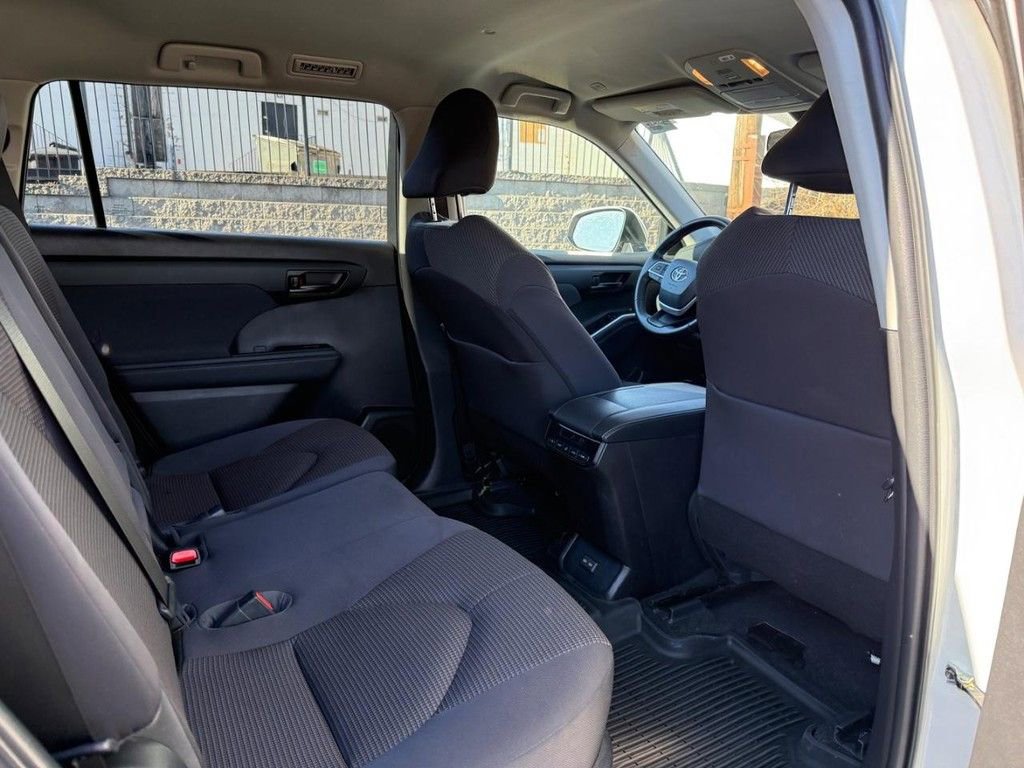 Used 2023 Toyota Highlander LE image 11