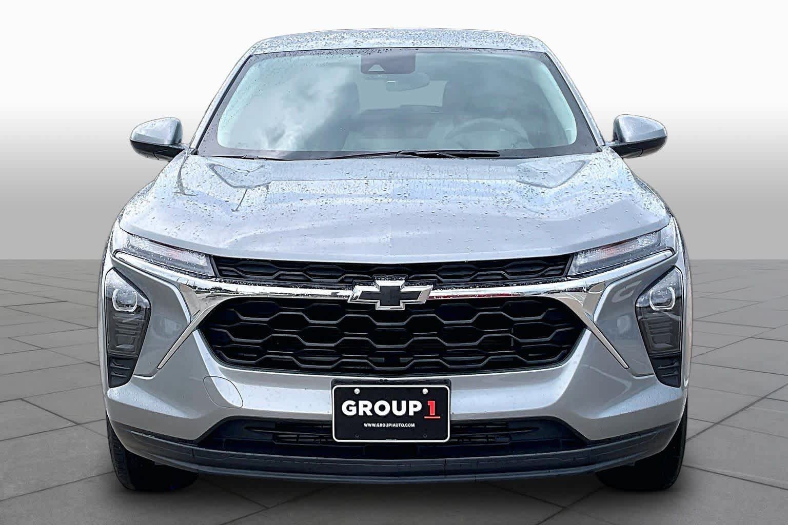Used 2025 Chevrolet Trax LS w/ LS Convenience Package FWD image 4