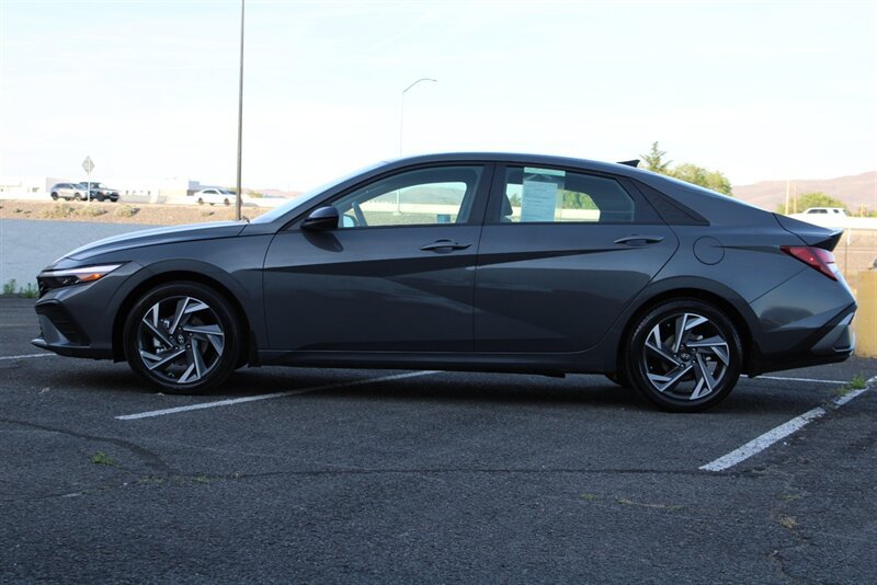 Used 2025 Hyundai Elantra Sport FWD image 9