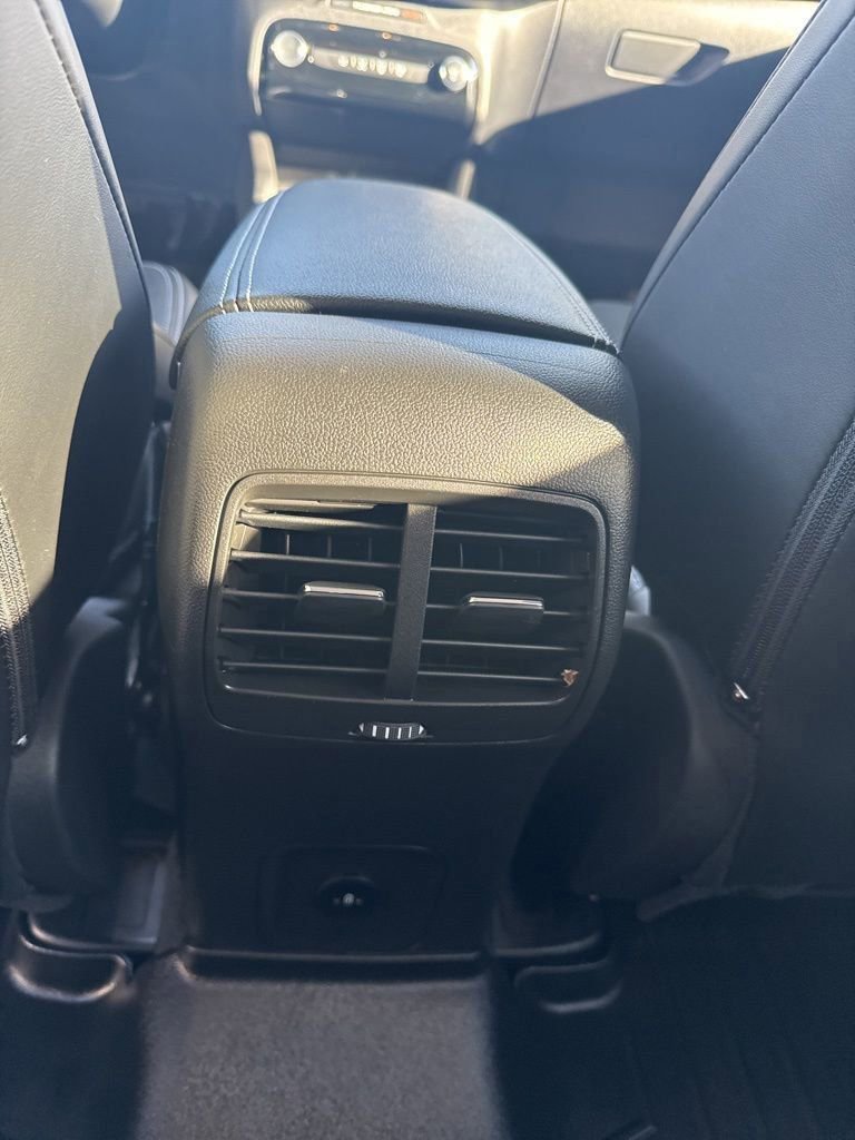 Used 2025 Ford Escape SE image 48