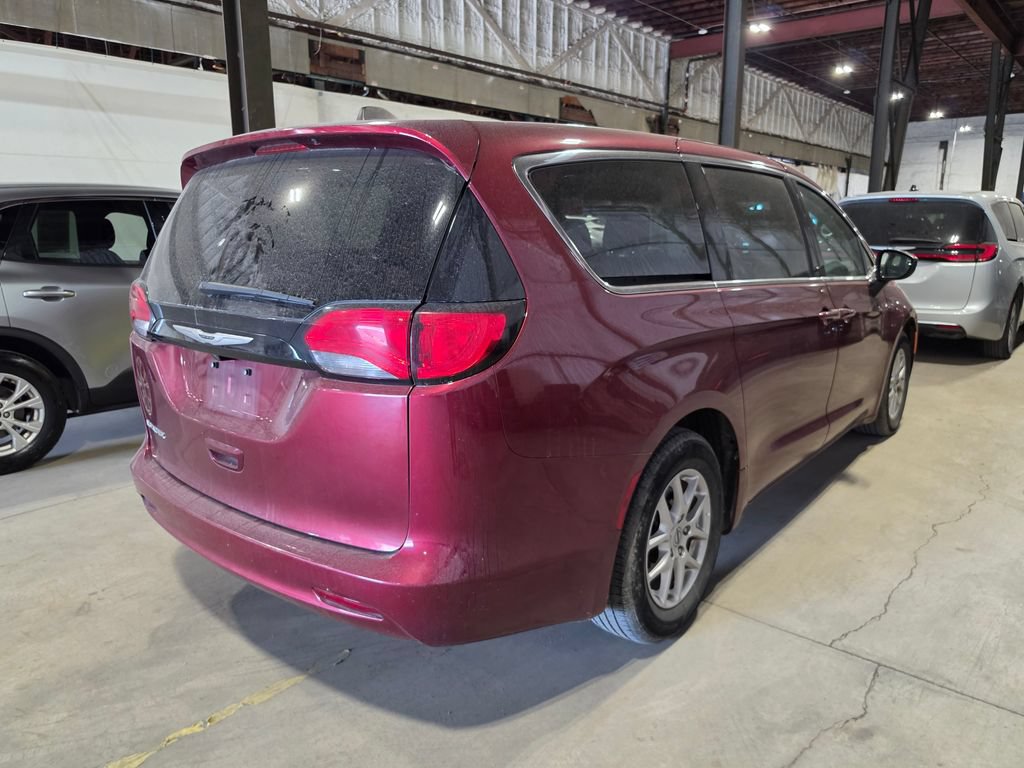Used 2023 Chrysler Voyager LX FWD image 2