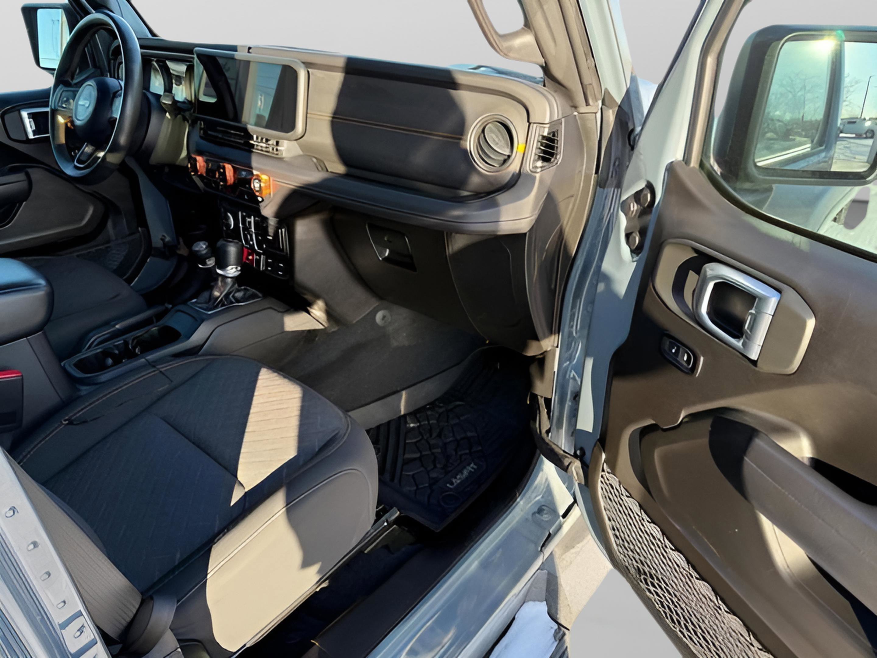 Certified 2024 Jeep Gladiator Mojave AWD/4WD image 6