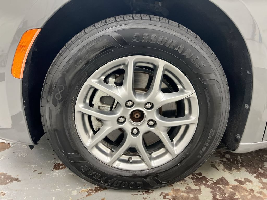 Used 2021 Chrysler Pacifica Touring w/ Uconnect Theater Family Group FWD image 27
