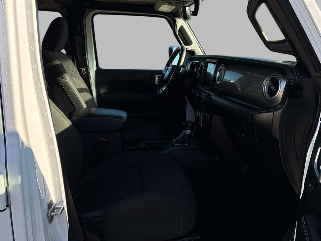 Used 2022 Jeep Wrangler Unlimited Sahara image 9