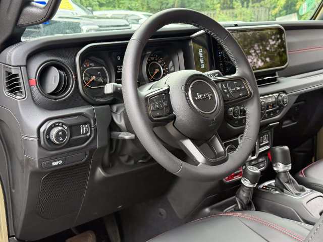 Used 2025 Jeep Gladiator Rubicon AWD/4WD image 26
