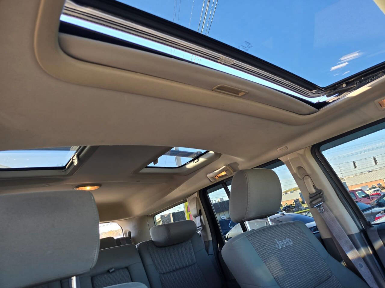 Used 2007 Jeep Commander Sport image 40