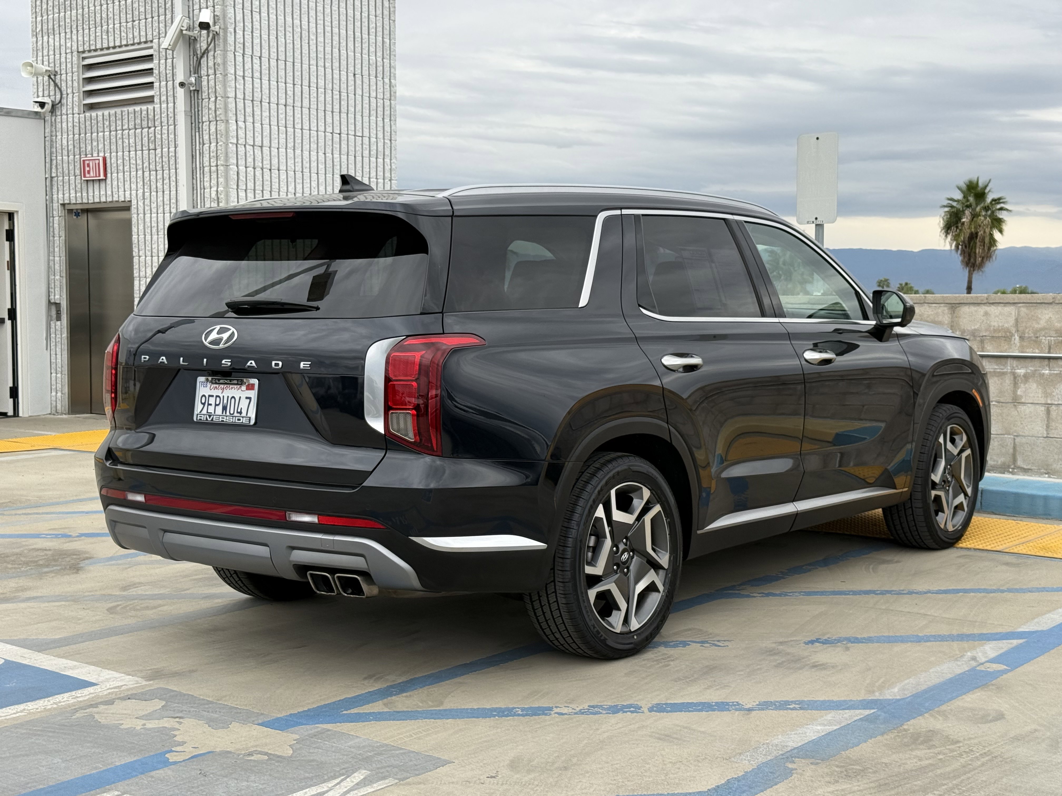 Used 2023 Hyundai Palisade Limited image 11