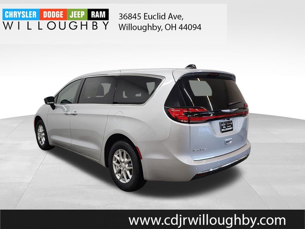 New 2026 Chrysler Pacifica Select image 6