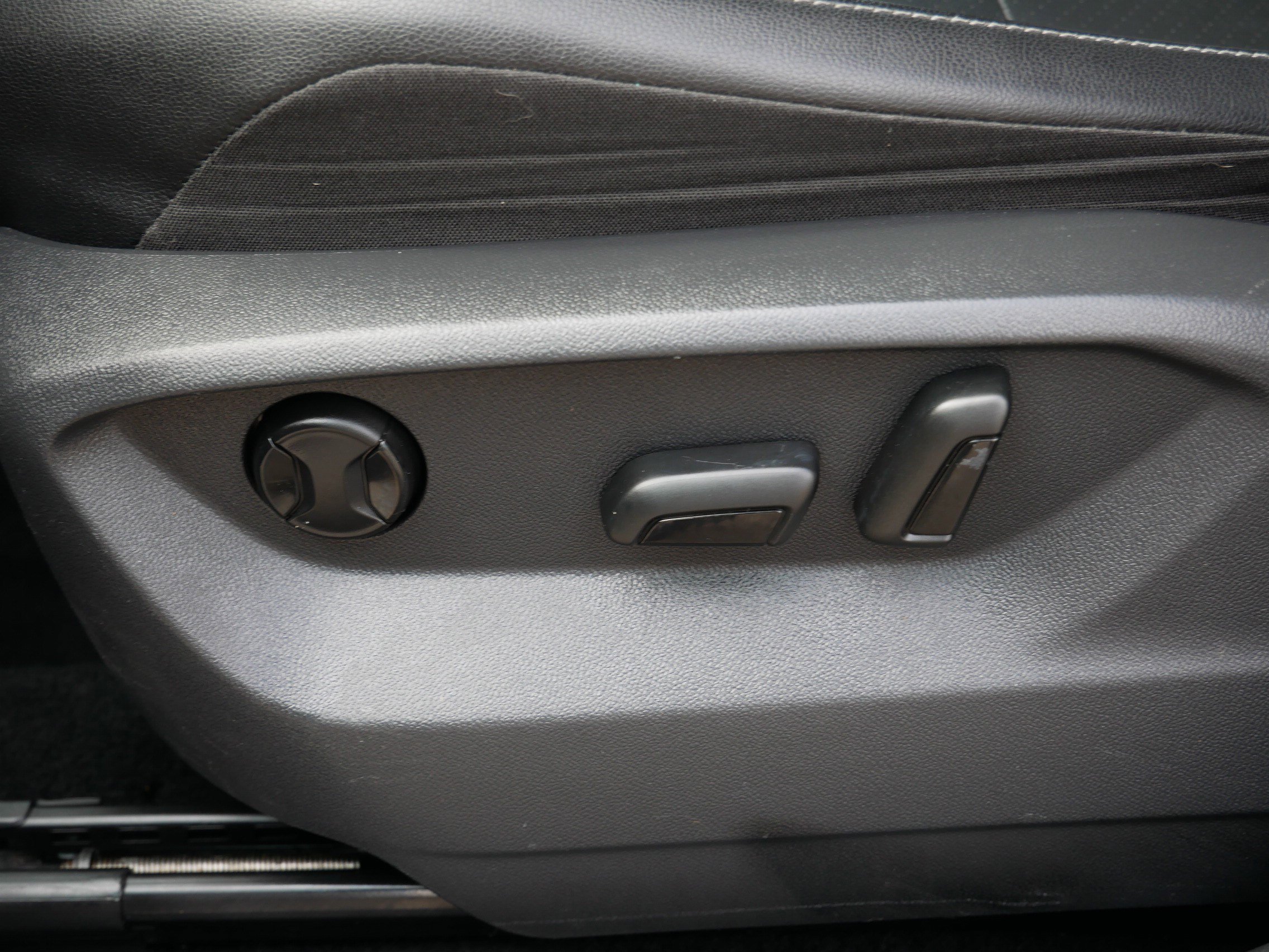 Used 2018 Volkswagen Tiguan SE image 18