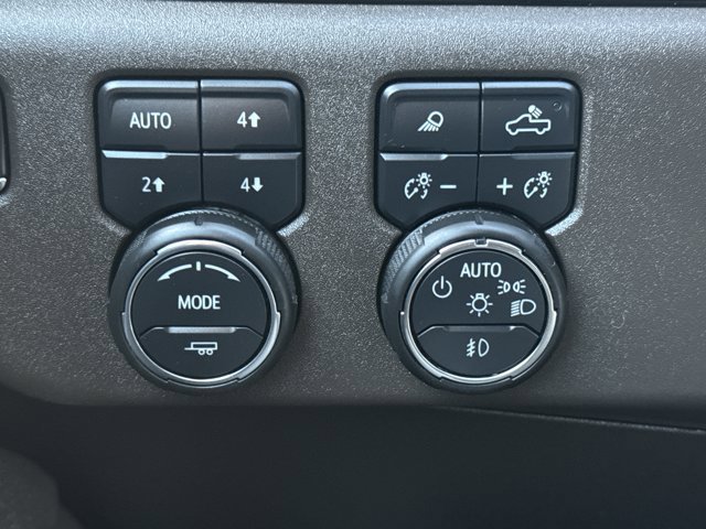 Used 2025 Chevrolet Silverado 1500 LTZ image 26