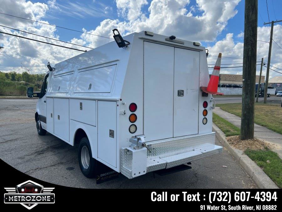 Used 2019 Freightliner Sprinter 3500 w/ Premium Package image 8