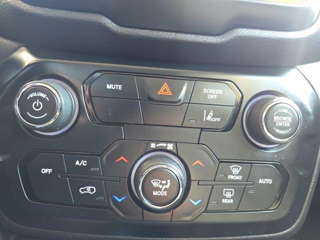 Used 2023 Jeep Renegade Latitude w/ Premium Group image 23