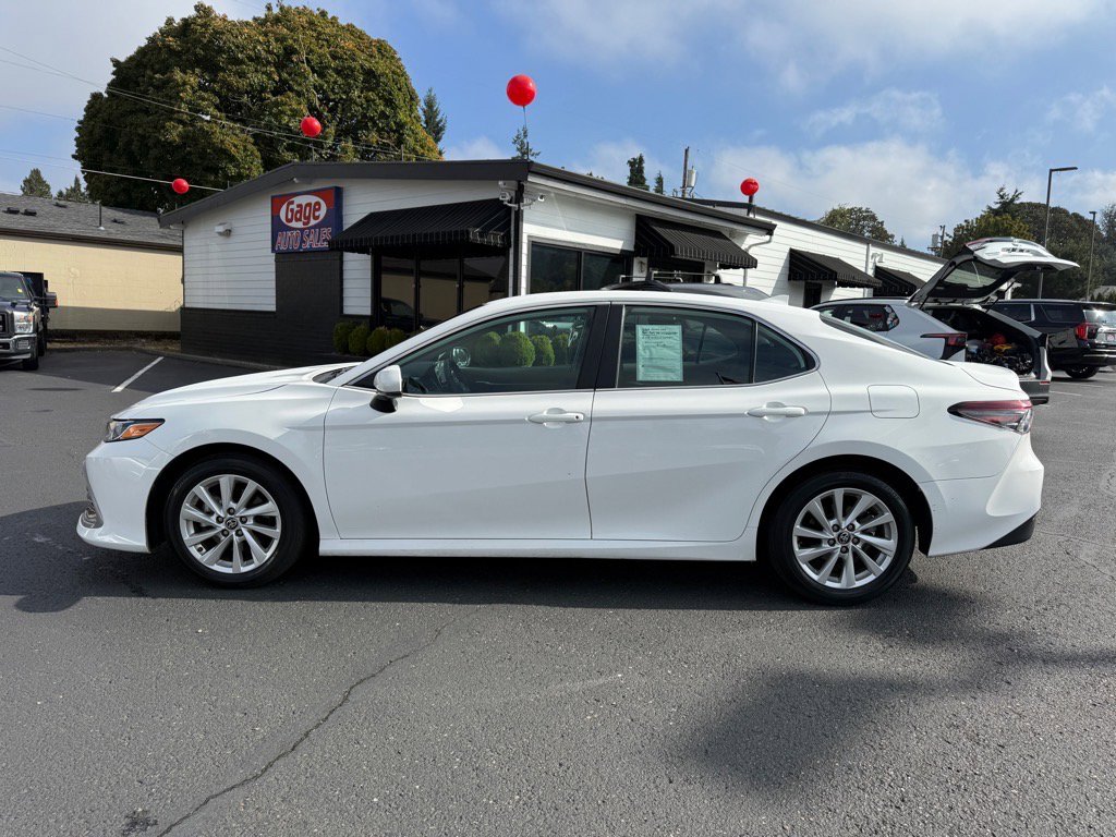 Used 2024 Toyota Camry LE image 3