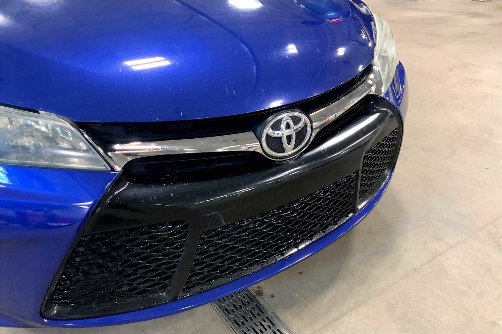 Used 2015 Toyota Camry XSE image 31