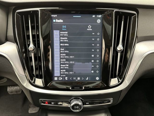 Certified 2025 Volvo S60 B5 Core image 16