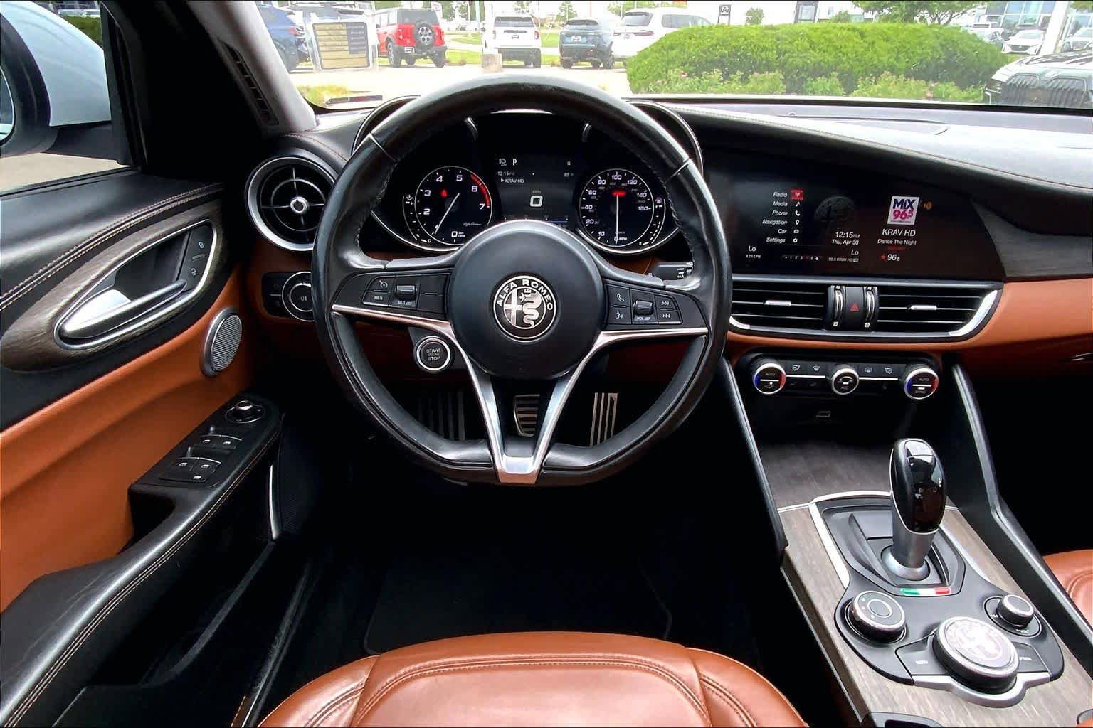 Used 2018 Alfa Romeo Giulia Ti w/ Quick Order Package 22X Lusso AWD/4WD image 5