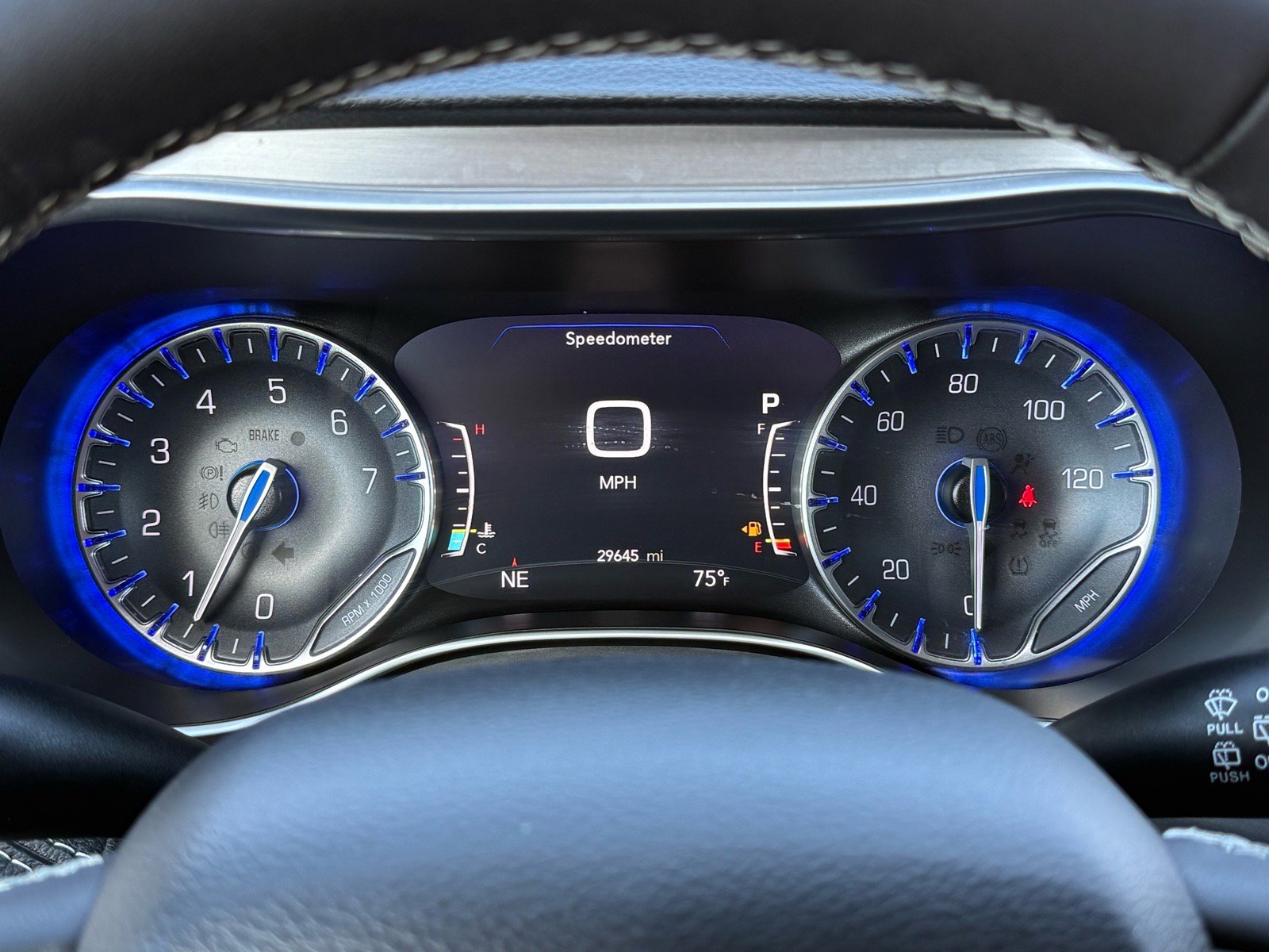 Used 2023 Chrysler Pacifica Limited w/ Uconnect Theater Family Group image 17