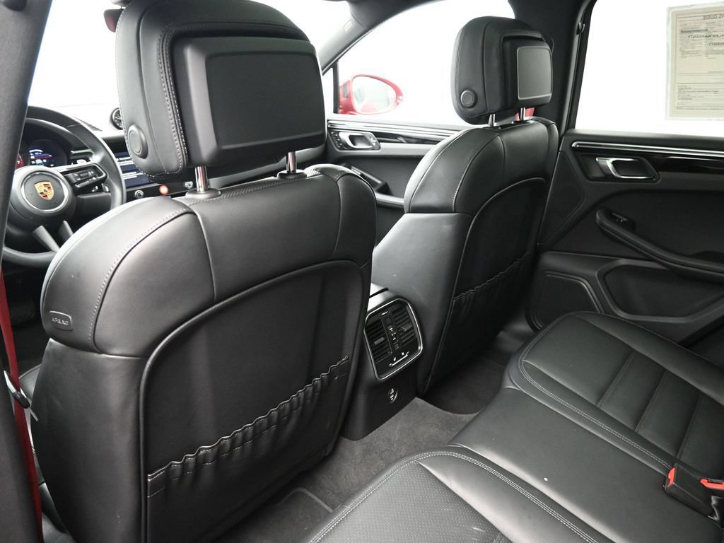 Certified 2025 Porsche Macan AWD/4WD image 8