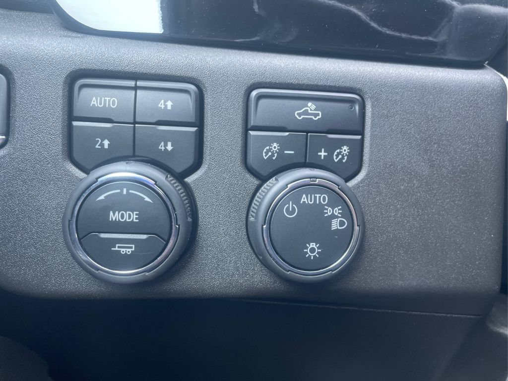 Used 2023 Chevrolet Silverado 1500 LT AWD/4WD image 15
