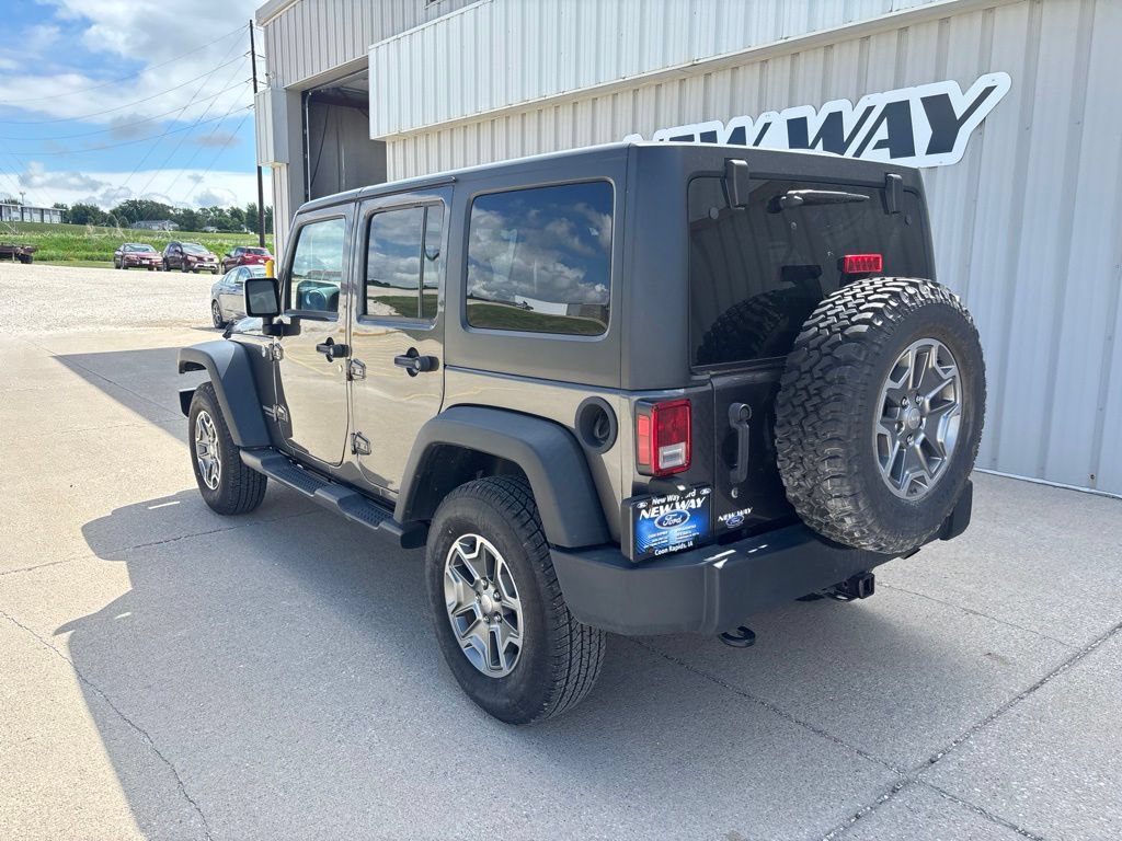 Used 2017 Jeep Wrangler Unlimited Rubicon w/ Max Tow Package AWD/4WD image 6