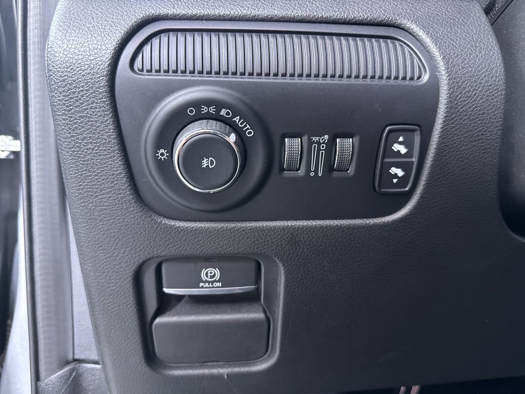 Used 2023 Jeep Wagoneer L Series II AWD/4WD image 32