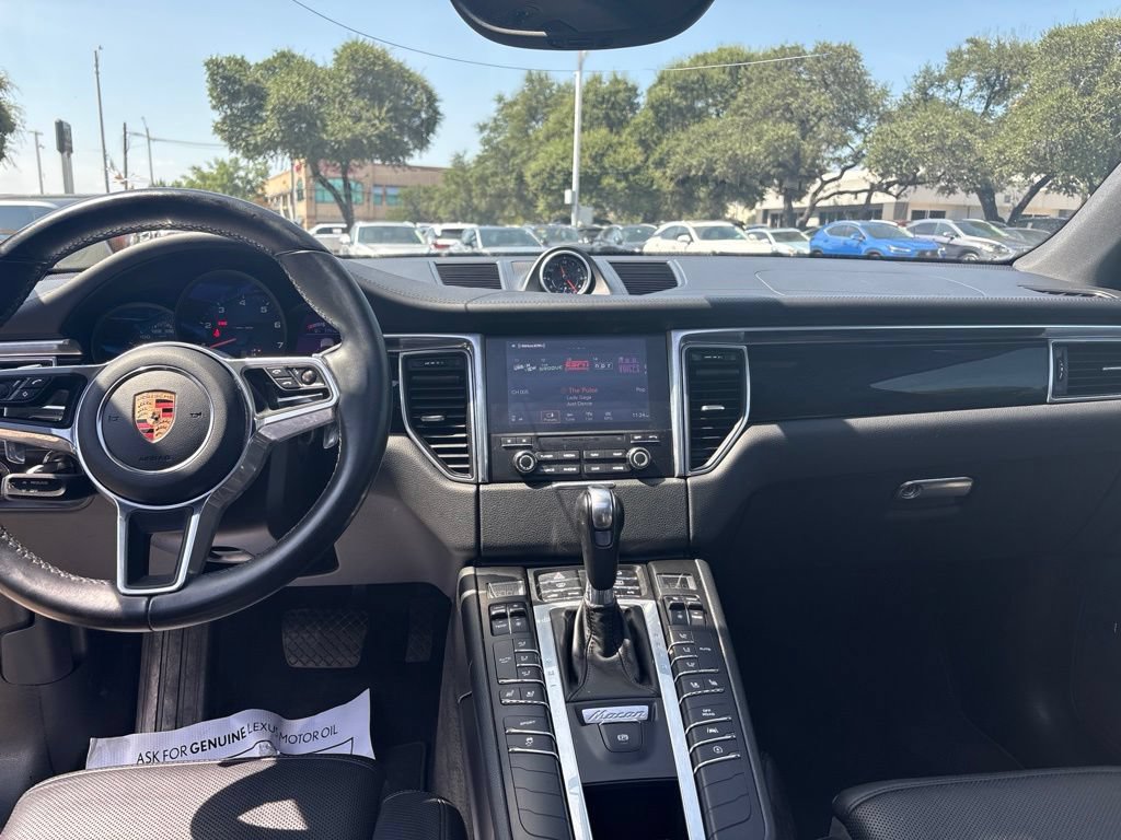 Used 2018 Porsche Macan AWD/4WD image 17
