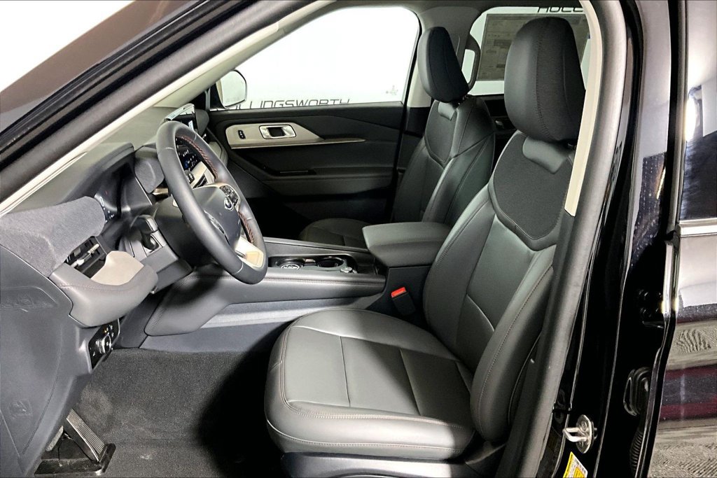 New 2026 Ford Explorer Active w/ Active Comfort Package RWD image 9