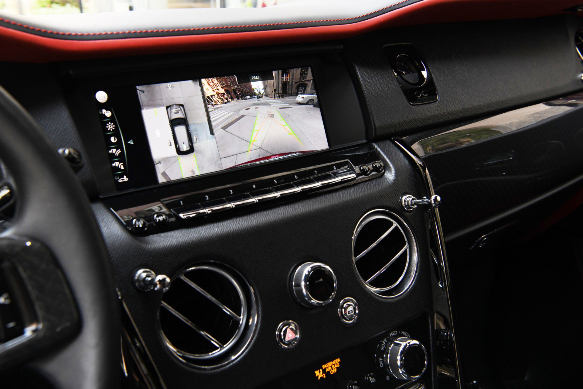 Used 2021 Rolls-Royce Cullinan Black Badge image 18