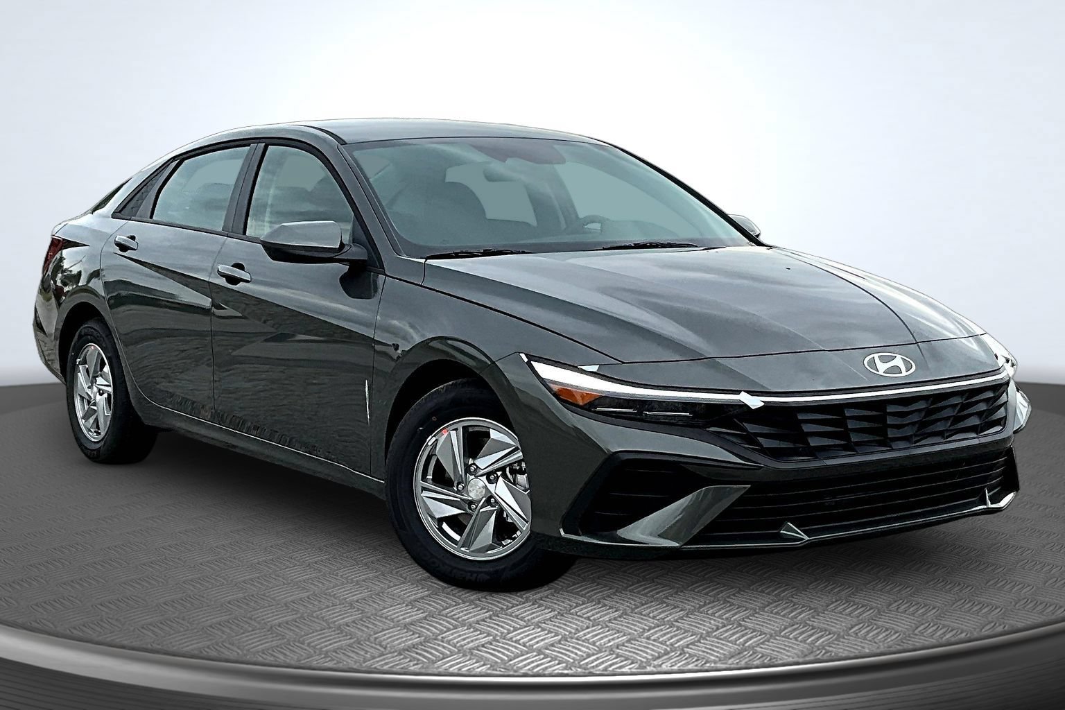 New 2026 Hyundai Elantra SE FWD image 2