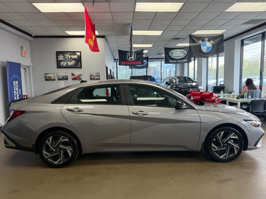 Used 2025 Hyundai Elantra Sport FWD image 9
