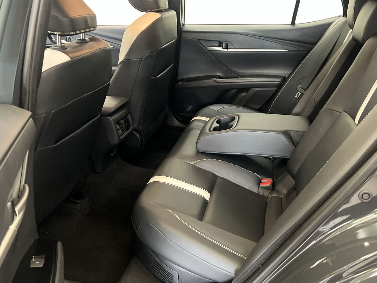 Used 2025 Toyota Camry SE FWD image 23
