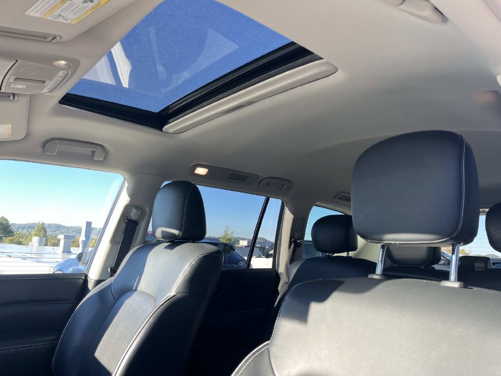 Used 2022 INFINITI QX80 Premium Select w/ All-Season Package AWD/4WD image 35