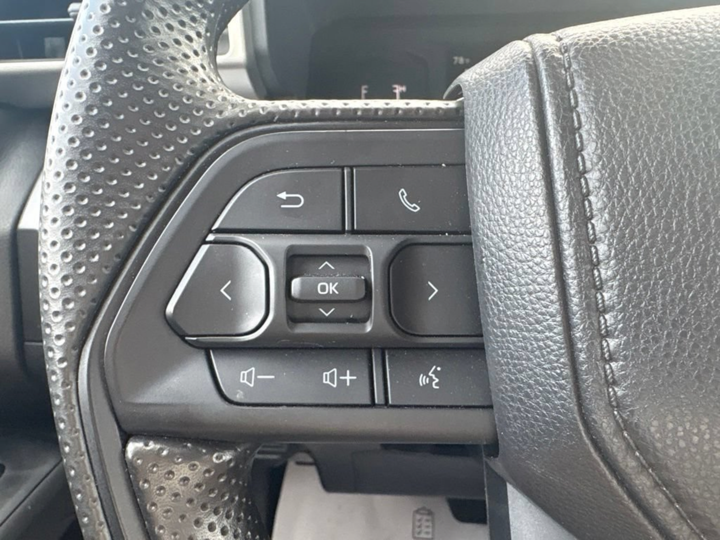 Certified 2025 Toyota Tacoma SR5 AWD/4WD image 9