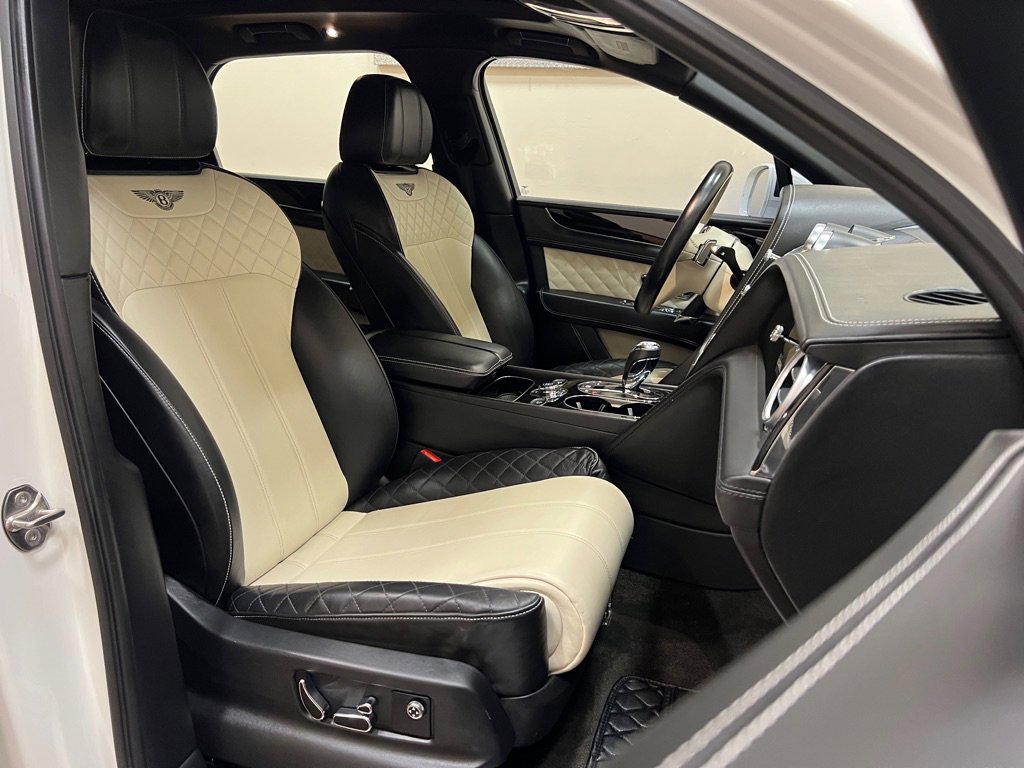 Used 2019 Bentley Bentayga image 53