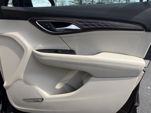 Used 2022 Buick Envision Avenir w/ Technology Package II image 41