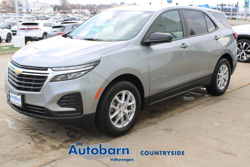 Used 2024 Chevrolet Equinox LS w/ LS Convenience Package FWD image 3