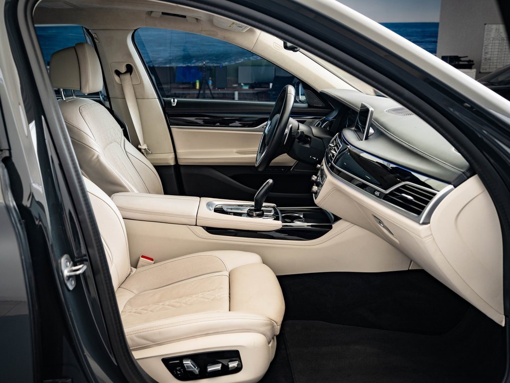 Used 2022 BMW M760i xDrive w/ Luxury Rear Seating Package image 22