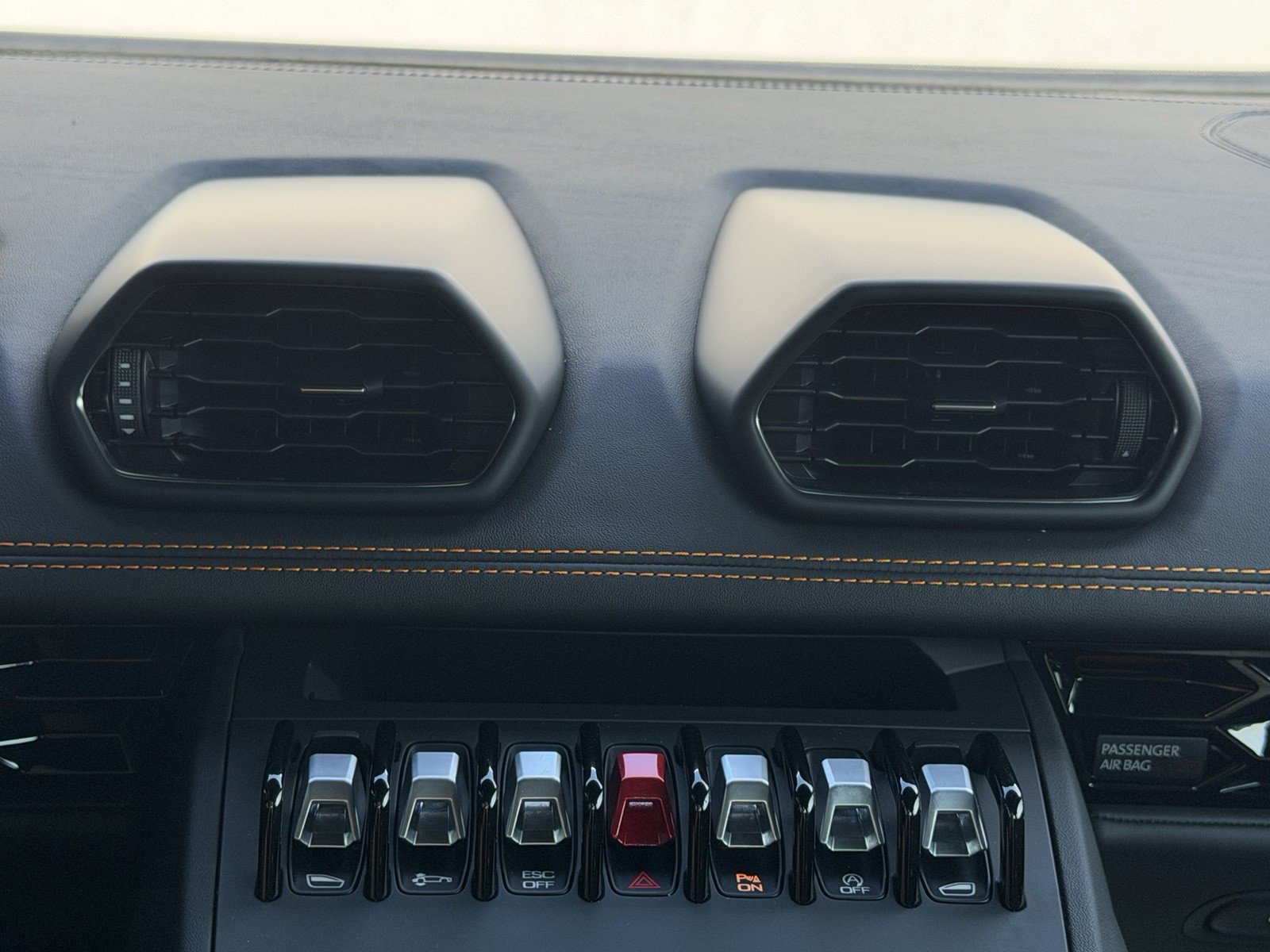 Used 2022 Lamborghini Huracan EVO RWD image 15