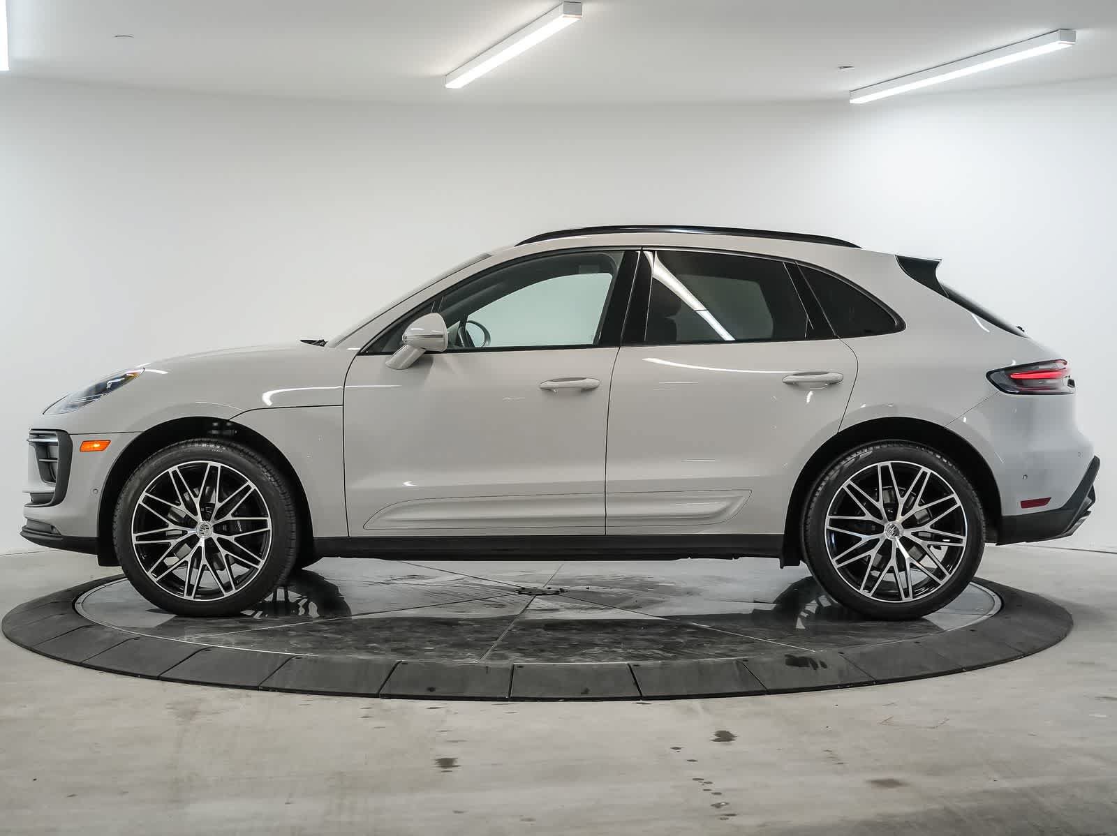 Certified 2023 Porsche Macan AWD/4WD image 2