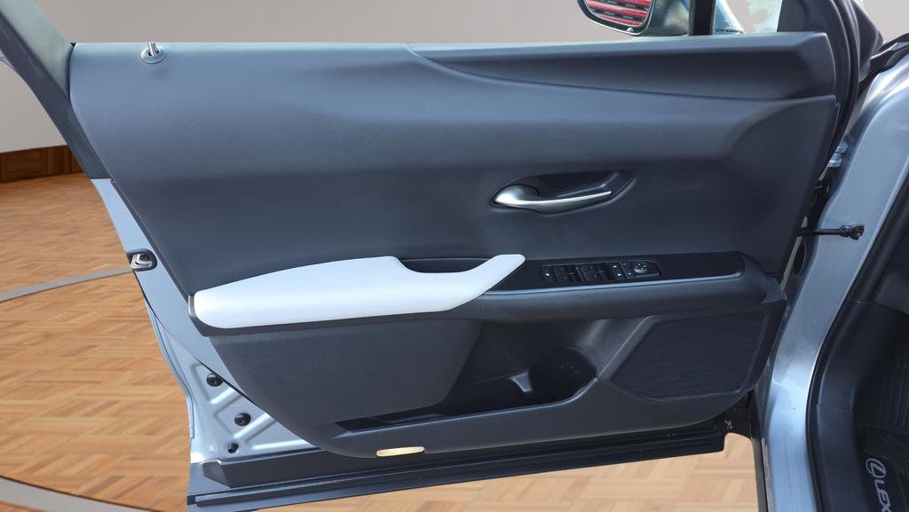 Used 2025 Lexus UX 300h AWD image 9