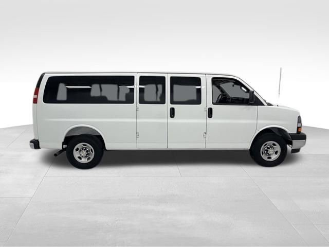 Certified 2025 Chevrolet Express 3500 LT w/ LT Preferred Equipment Group RWD image 6