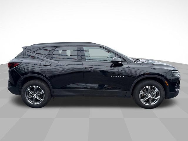 Used 2024 Chevrolet Blazer LT w/ Convenience Package FWD image 4