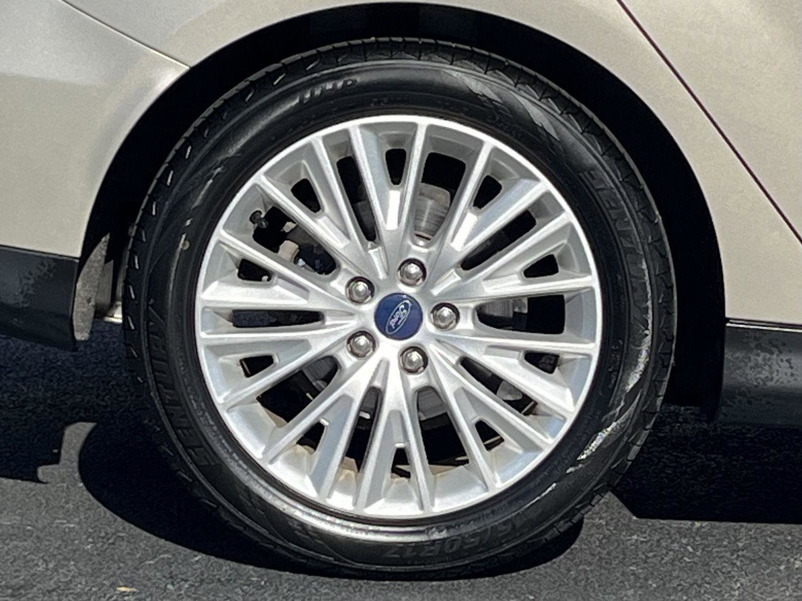 Used 2018 Ford Focus Titanium w/ Titanium Technology Package image 30